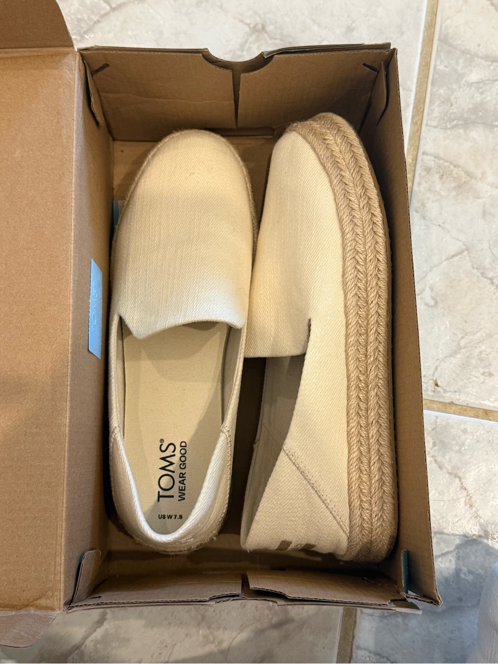 Toms Slip-On Espadrille in Cream Canvas. Only worn one time - Picture 4 of 4